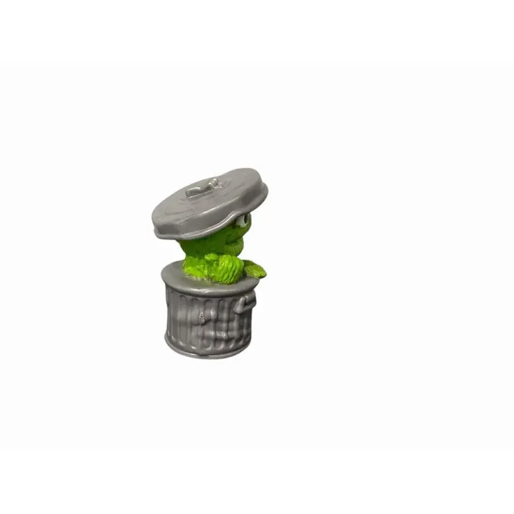 Hasbro Sesame Street Oscar The Grouch Cake Topper Toy 3
